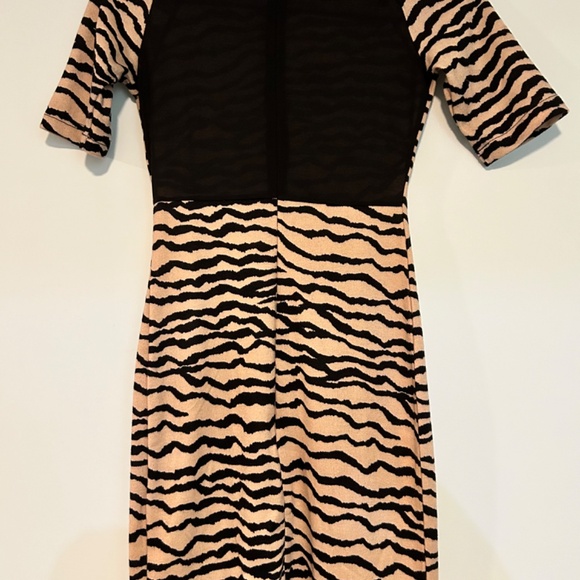 Fitted party dress - Picture 4 of 6